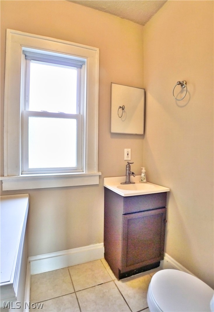 2191 Cranston Road Cleveland, OH 44118 - Photo 15 of 34