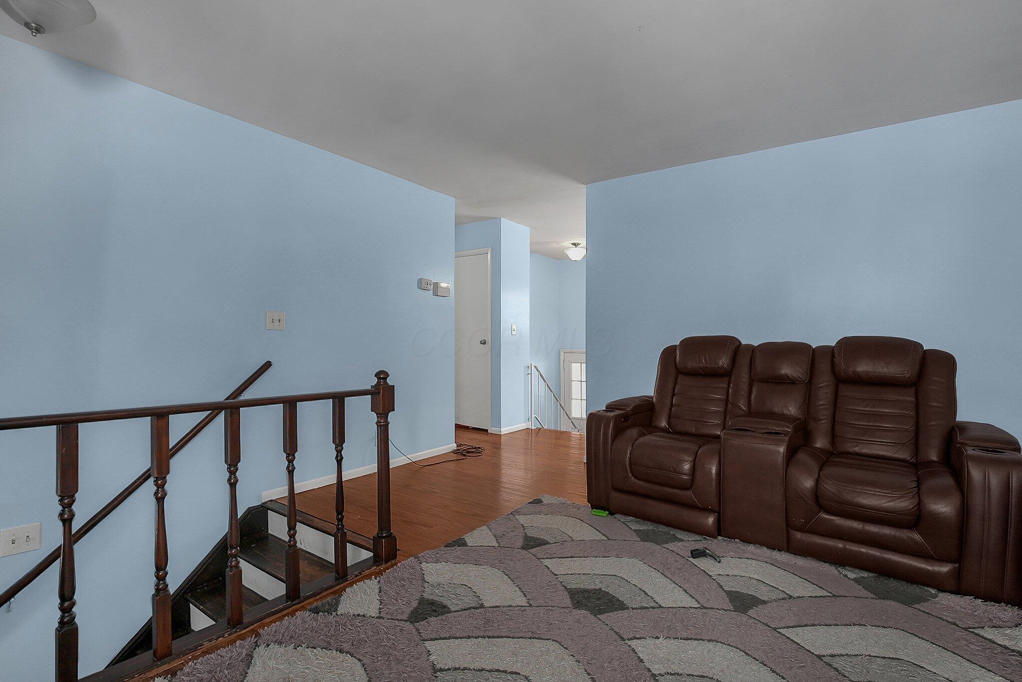 390 Lincolnshire Road Columbus, OH 43230 - Photo 6 of 32 6-web-or-mls-390-lincolnshire-rd
