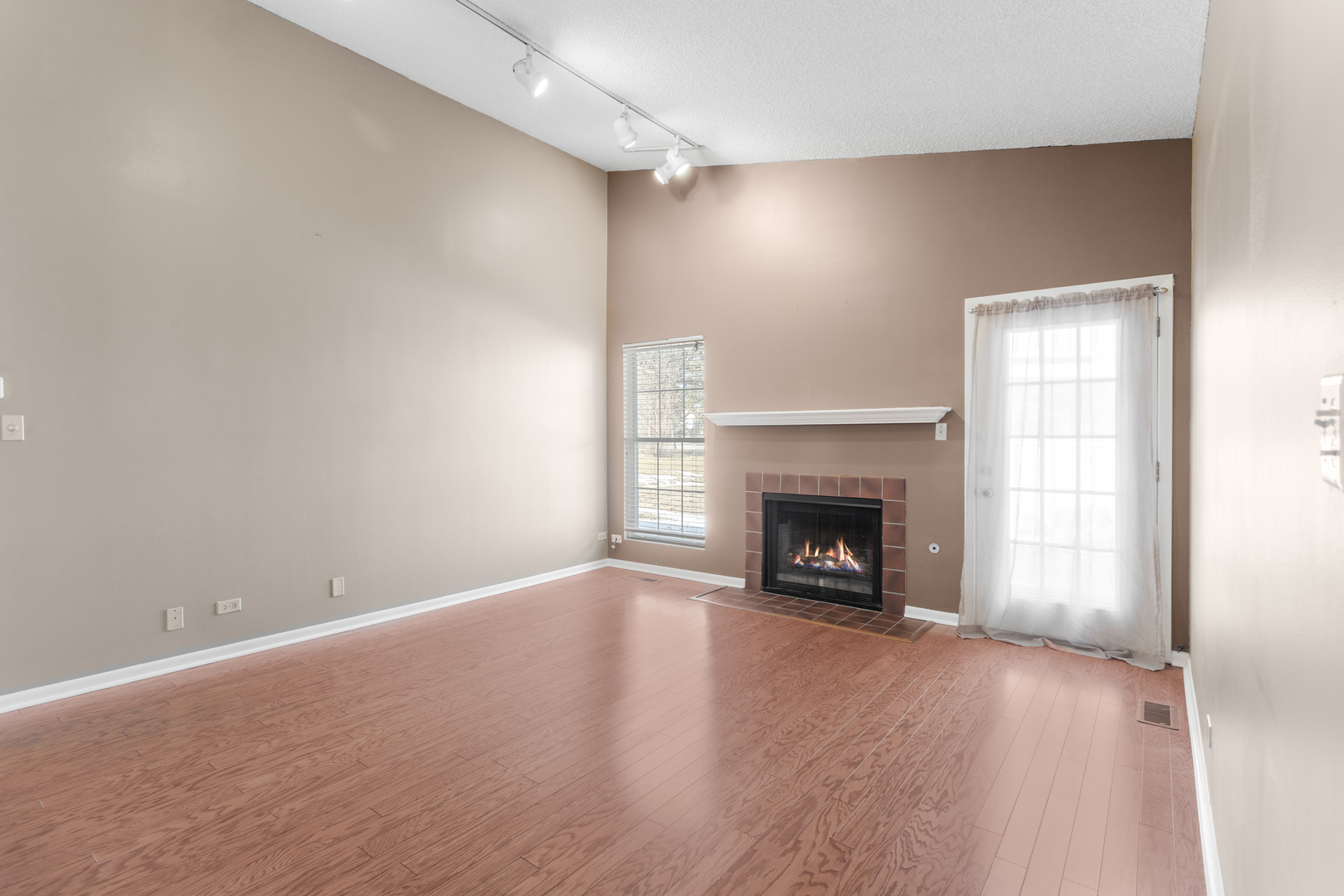 217 Juniper Circle Streamwood, IL 60107 - Photo 5 of 20