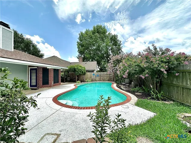 $369,000 | 209 Westbrook Drive, Victoria, TX 77904