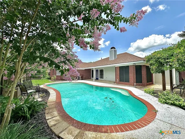 $369,000 | 209 Westbrook Drive, Victoria, TX 77904