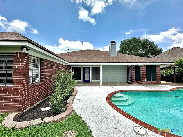 $369,000 | 209 Westbrook Drive, Victoria, TX 77904