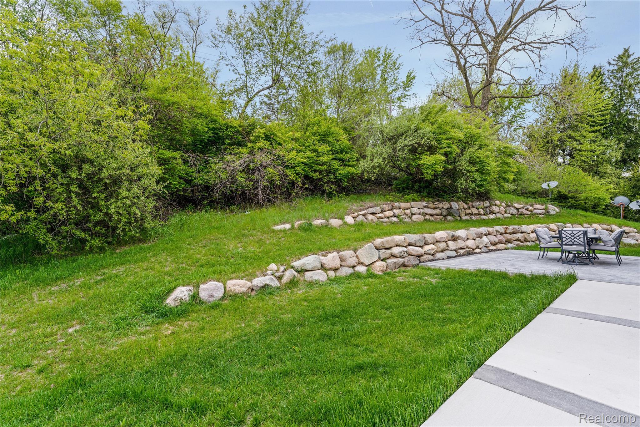 908 South Livernois Road Rochester, MI 48309 - Photo 46 of 49 View of green lawn with a patio