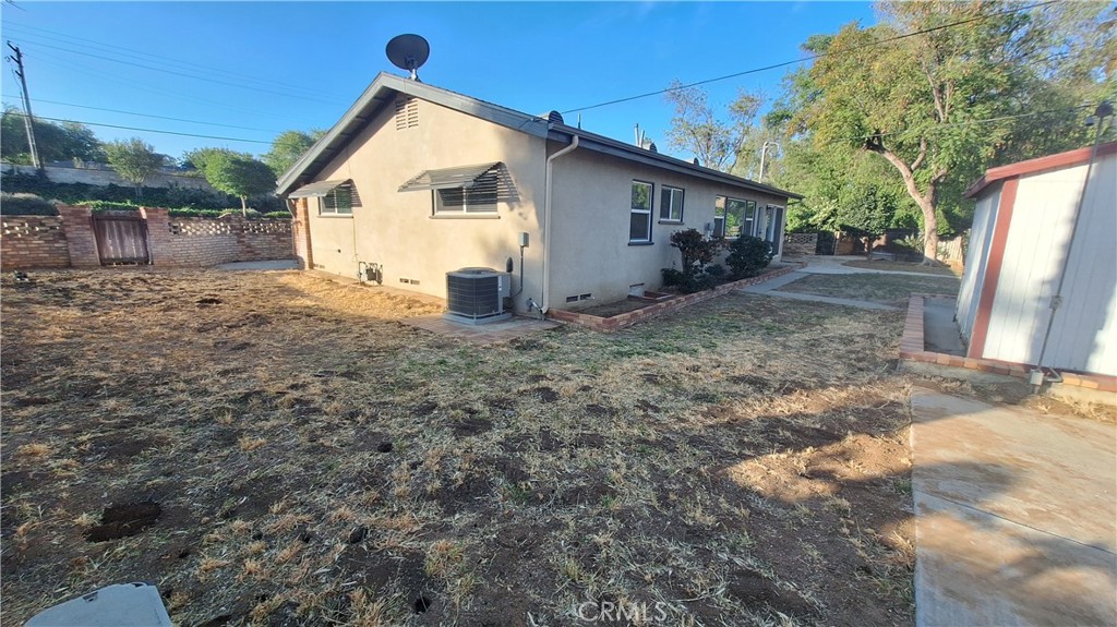 2327 Fairview Avenue Riverside, CA 92506 - Photo 25 of 30