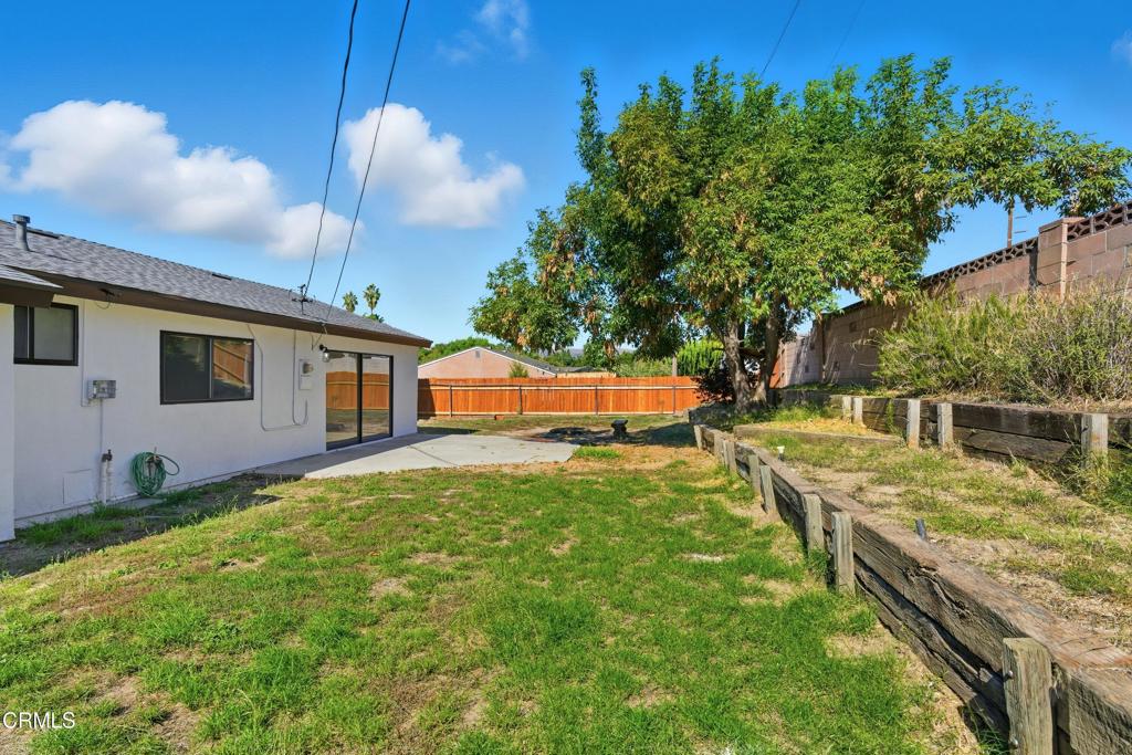 1290 Lawrence Circle Simi Valley, CA 93065 - Photo 26 of 37 a front view of a house with garden