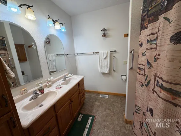 $764,900 | 7 Carey Way, Cascade, ID 83611