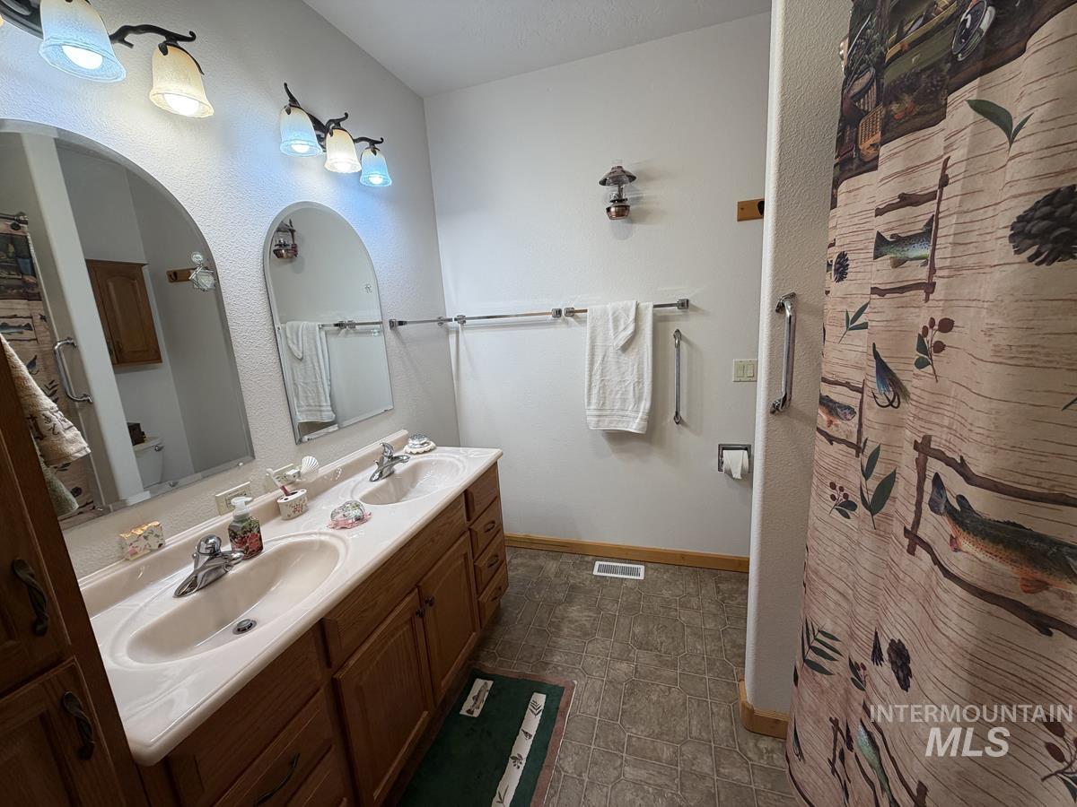 7 Carey Way Cascade, ID 83611 - Photo 16 of 38