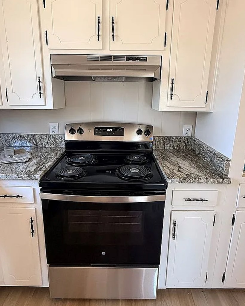 21 River Rd Drive Blairsville, GA 30512 - Photo 3 of 39 a white stove top oven sitting inside of a kitchen