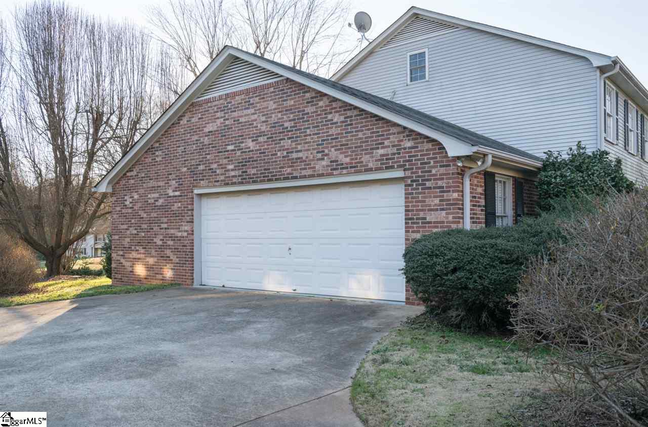 104 Fishbrook Way Simpsonville, SC 29681 - Photo 4 of 35 Gallery Image 4