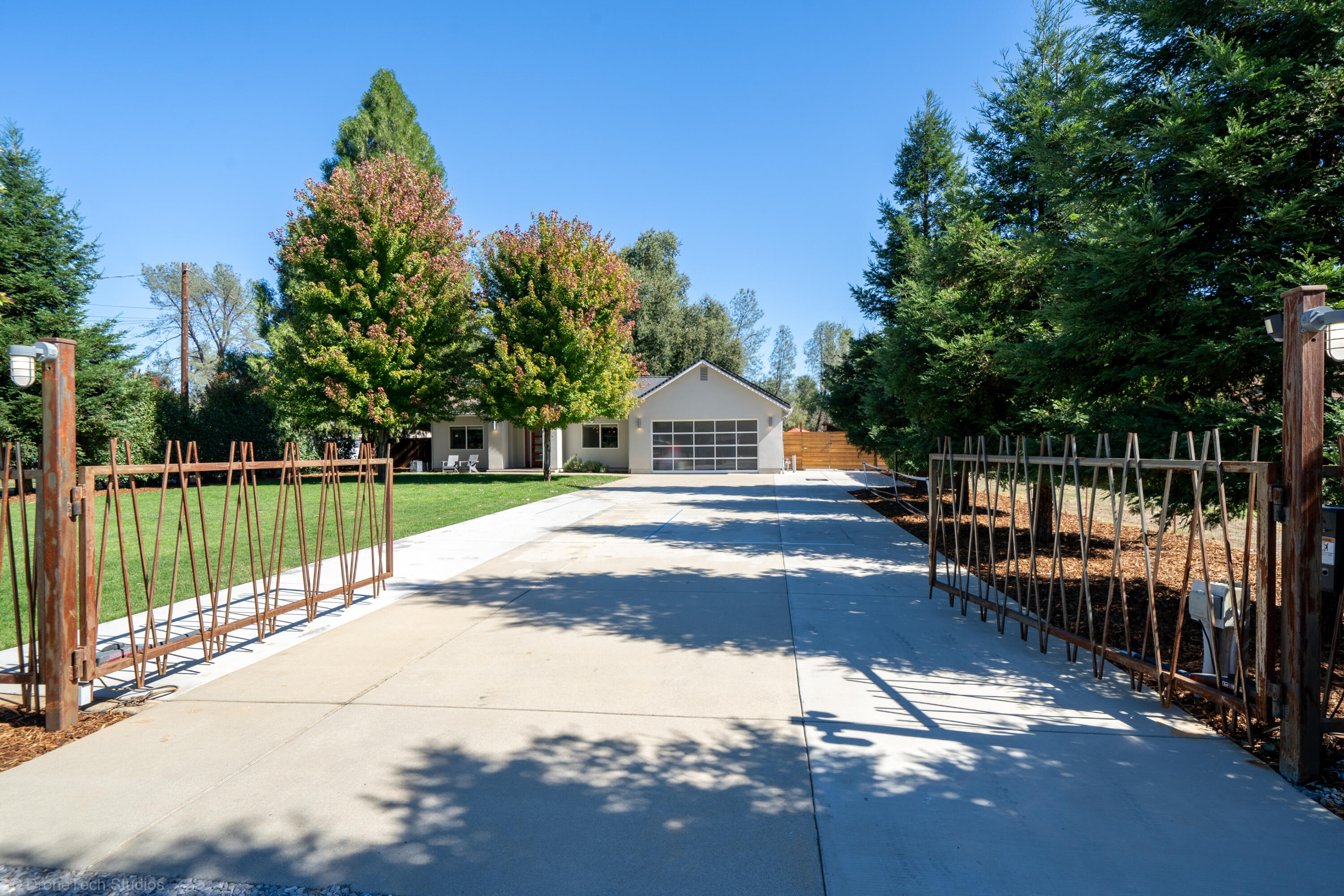 11429 Hawley Road Redding, CA 96003 - Photo 2 of 45 Front