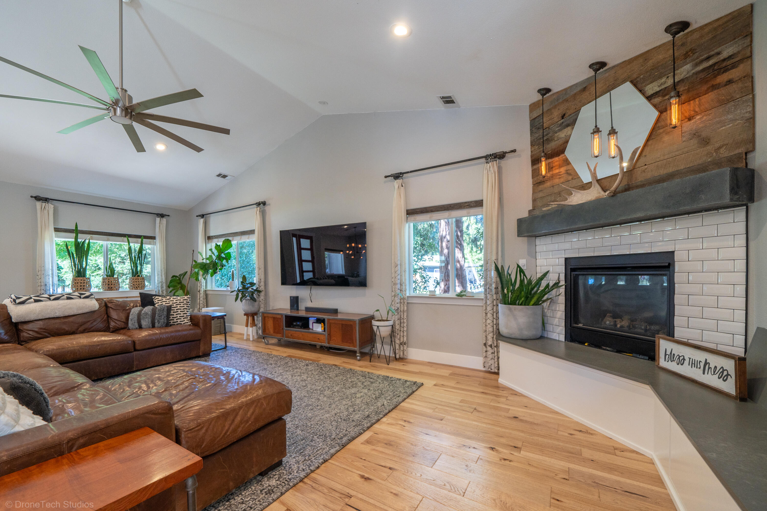 11429 Hawley Road Redding, CA 96003 - Photo 4 of 45 11429 Hawley Rd-10