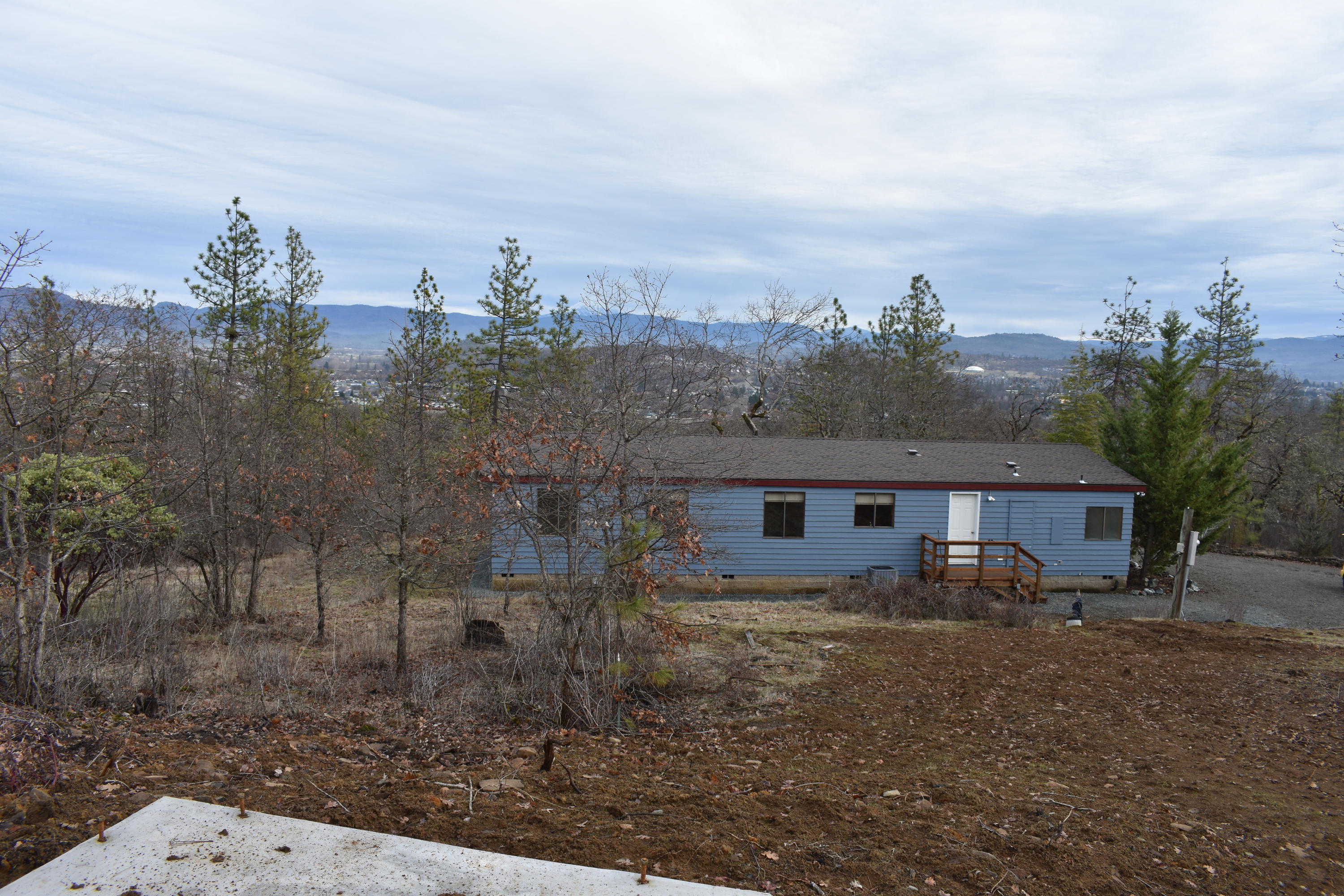 782 West Linn Road Eagle Point, OR 97524 - Photo 2 of 36 9 (2)