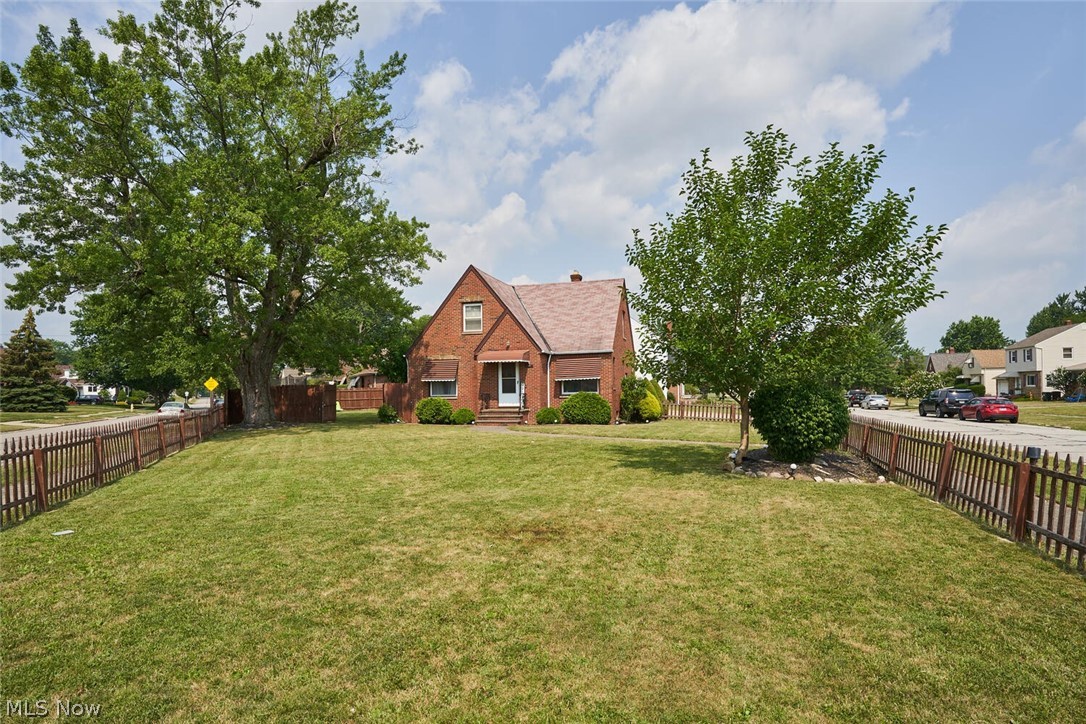 6486 Kerneywood Road Parma, OH 44129 - Photo 3 of 24