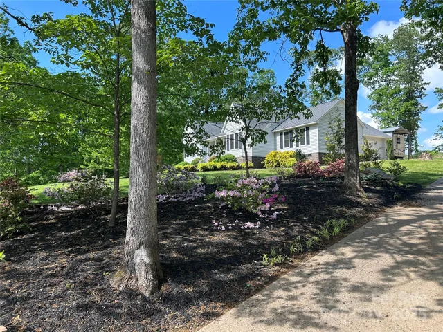 a view of a house with a yard