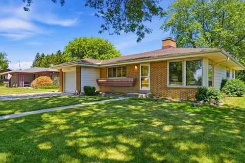 $299,900 | 501 Nicholson Avenue, South Milwaukee, WI 53172