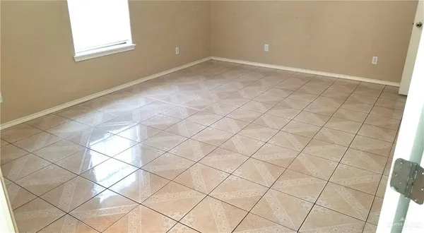 $950 | 5887 Mile 11 North, Mercedes, TX 78570
