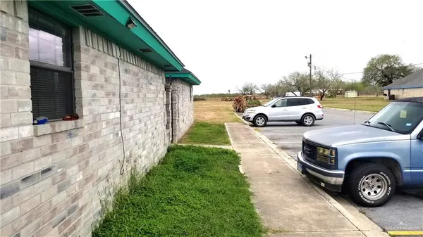 $950 | 5887 Mile 11 North, Mercedes, TX 78570