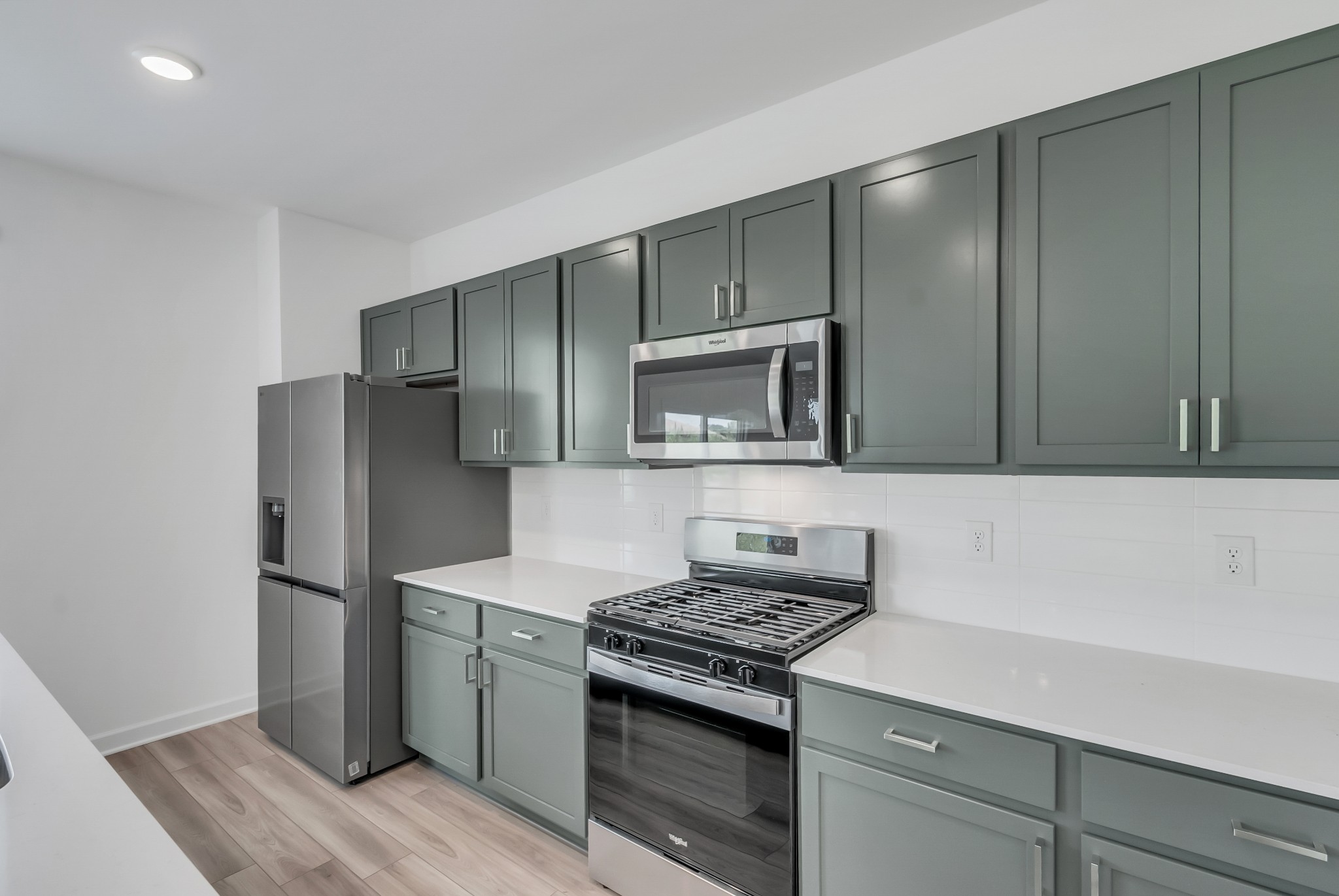 168 Millbrook Drive Spring Hill, TN 37174 - Photo 9 of 13 a kitchen with a stove microwave and refrigerator