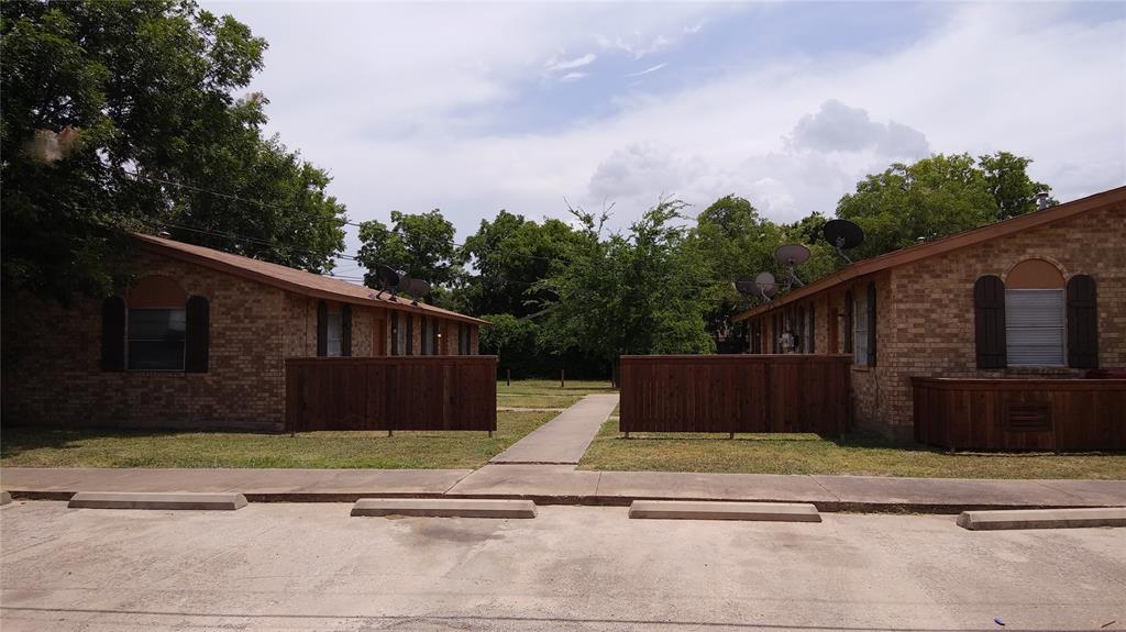 105 West Pine Street Whitewright, TX 75491 - Photo 1 of 20