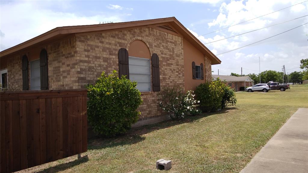 105 West Pine Street Whitewright, TX 75491 - Photo 13 of 20