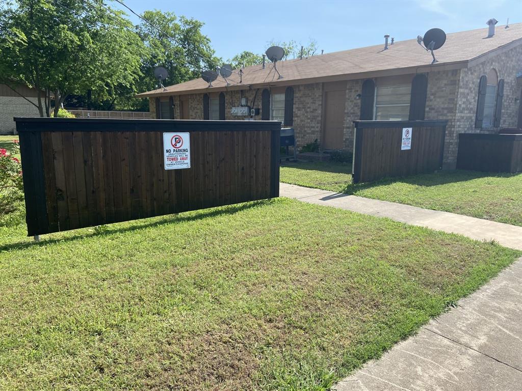 105 West Pine Street Whitewright, TX 75491 - Photo 3 of 20