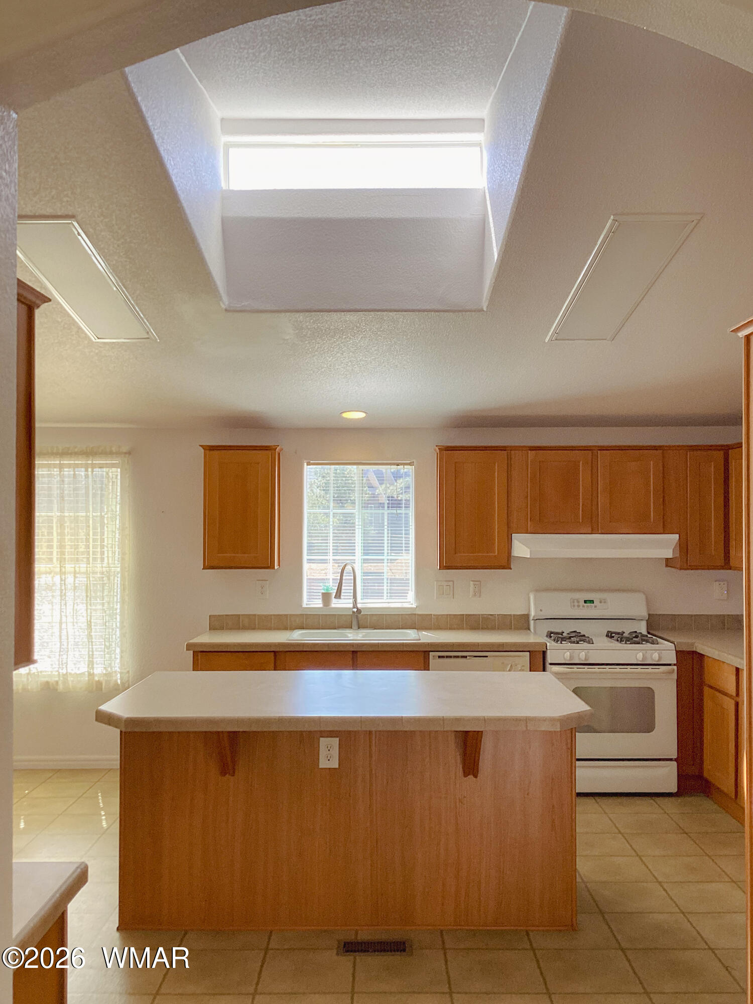 310 Timber Ridge Loop Show Low, AZ 85901 - Photo 16 of 42 Kitchen Skylight