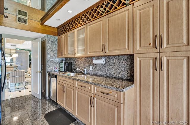 $491,000 | 20281 East Country Club Drive, Unit 1007, Aventura, FL 33180