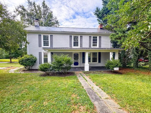 $284,900 | 176 North Main Street, Amherst, VA 24521
