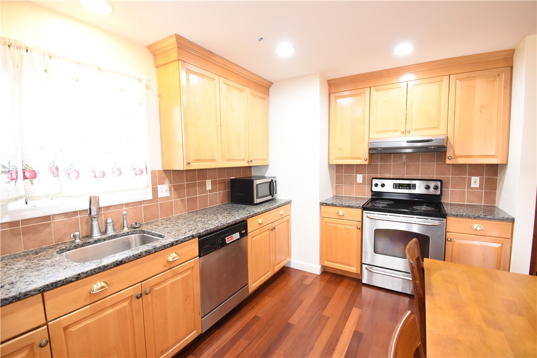 173 Riverside Street Portsmouth, RI 02871 - Photo 17 of 23