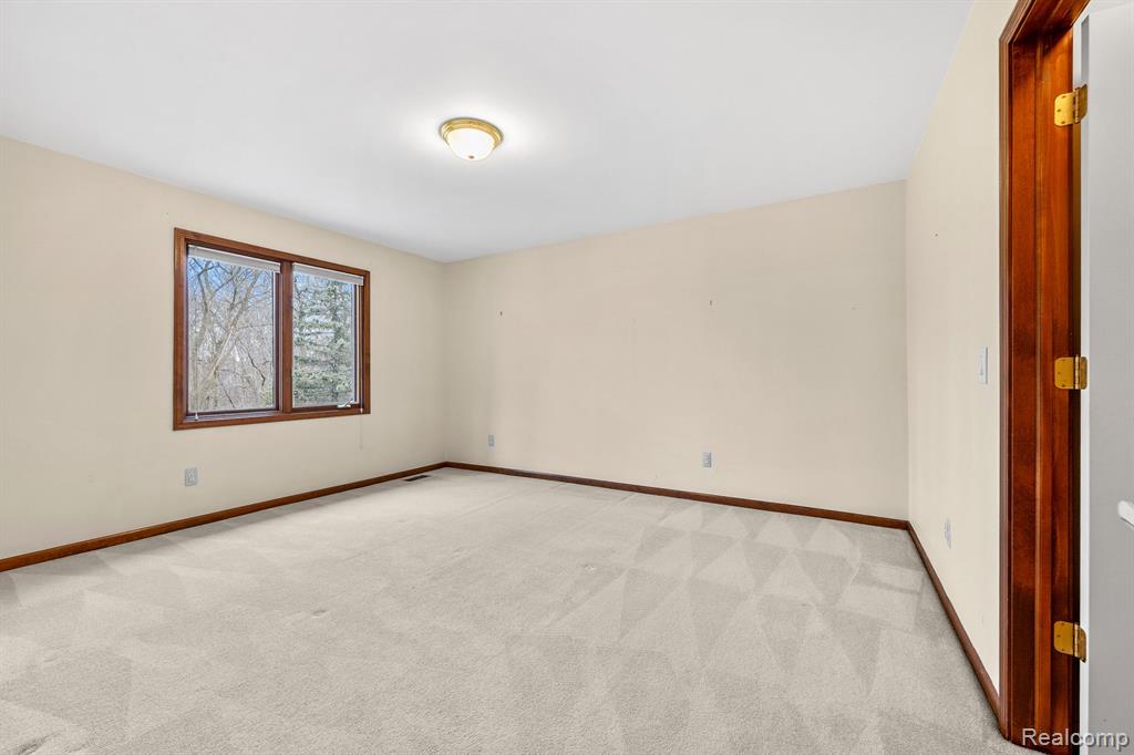 1384 Lakeview Drive Rochester Hills, MI 48306 - Photo 46 of 65