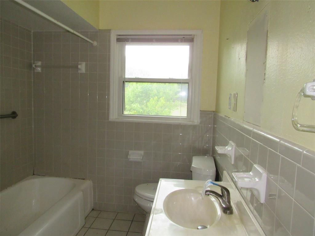 3120 Mitchell Avenue Waco, TX 76708 - Photo 10 of 14 Bath 2