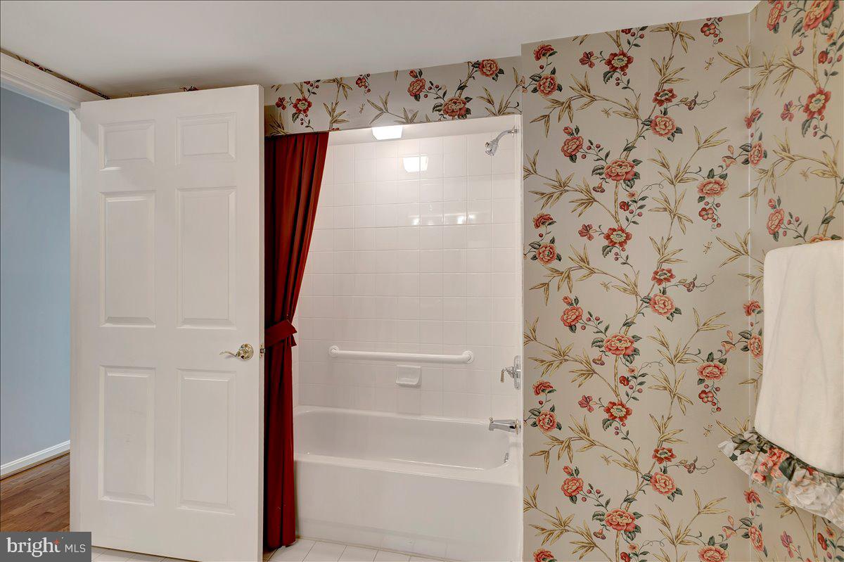 12310 Rosslare Ridge Road, Unit 501 Lutherville-Timonium, MD 21093 - Photo 34 of 43 Bath and shower in hall bathroom