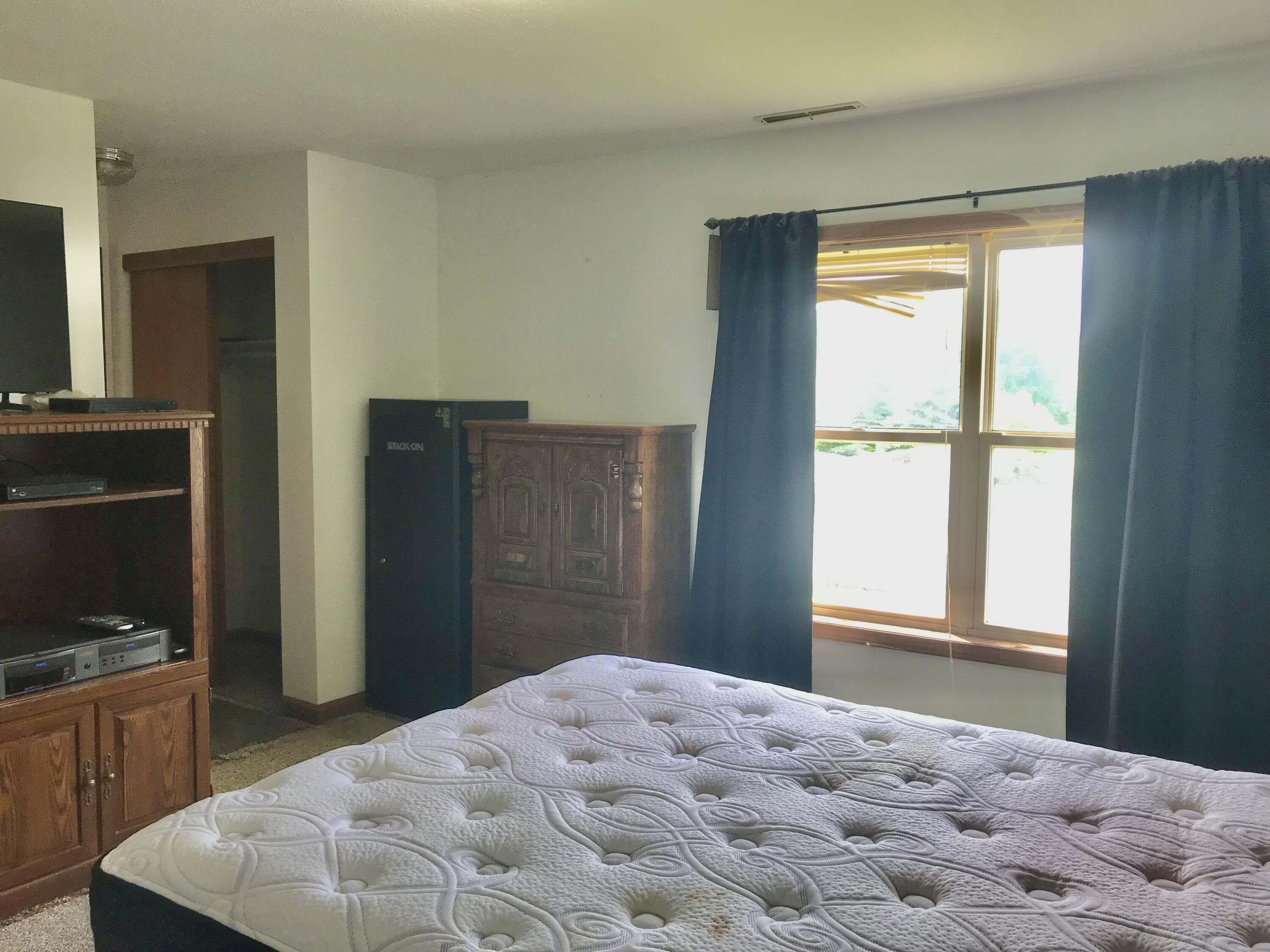 26123 Fawn River Road Sturgis, MI 49091 - Photo 20 of 45 Upper main bed