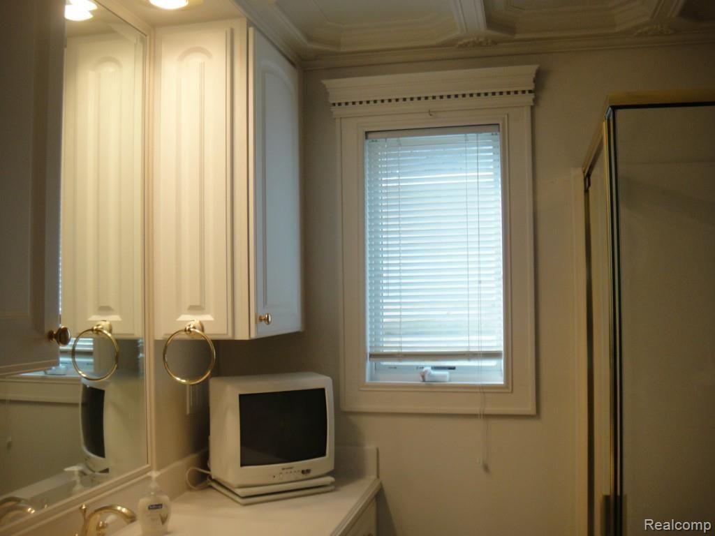 227 Pine Street Rochester, MI 48307 - Photo 5 of 15 DSC01414.jpg
