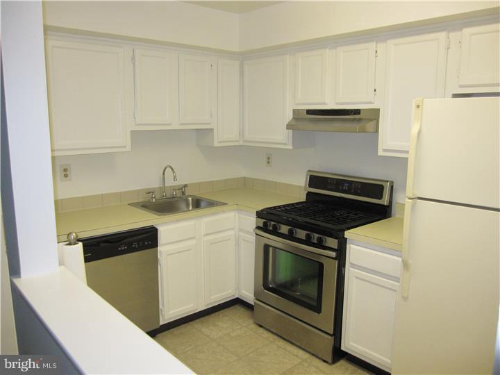 302 Trinity Court, Unit 2 Princeton, NJ 08540 - Photo 6 of 17 Kitchen