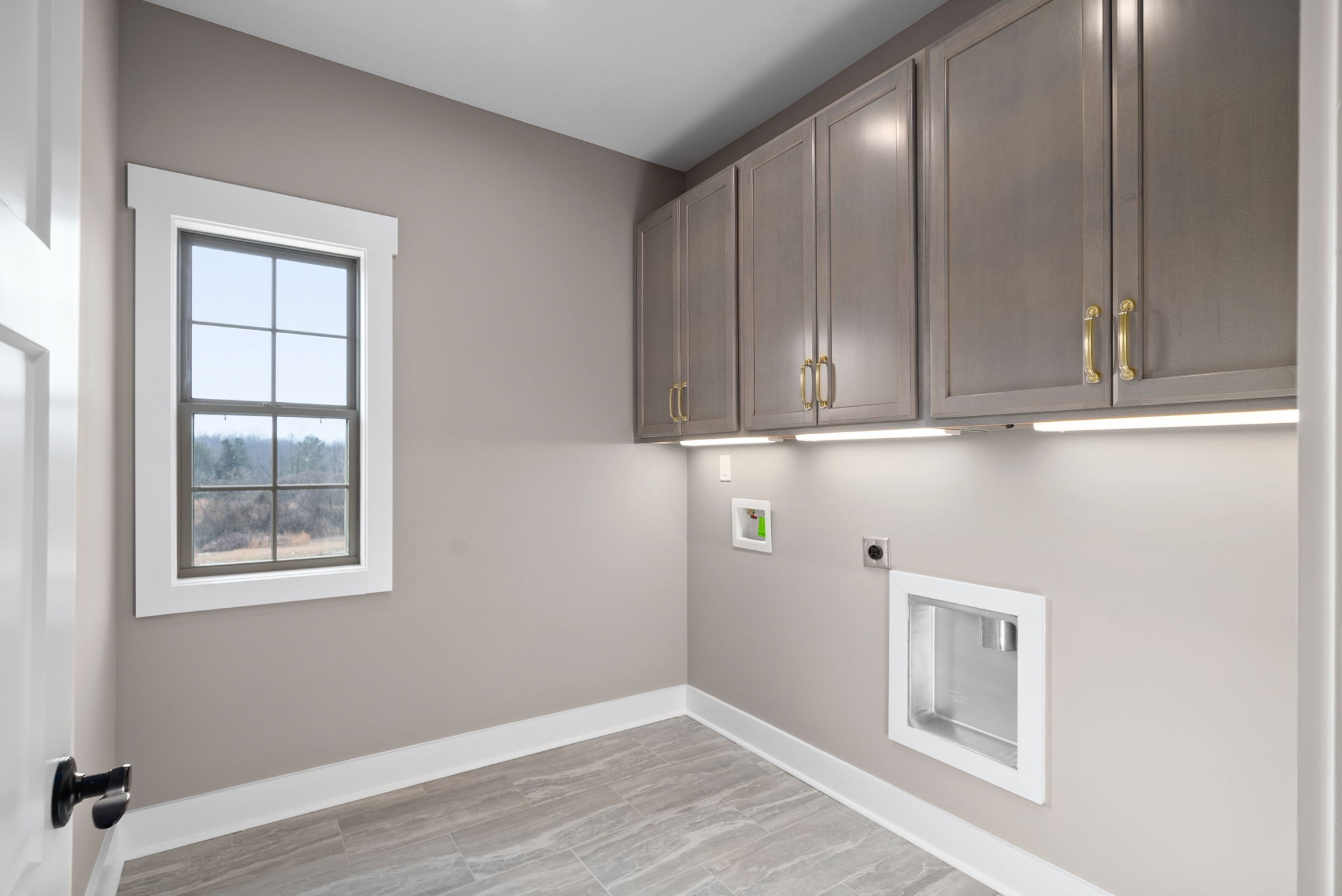 1059 Gratton Road Clarksville, TN 37043 - Photo 18 of 45 a view of cabinets and wooden floor