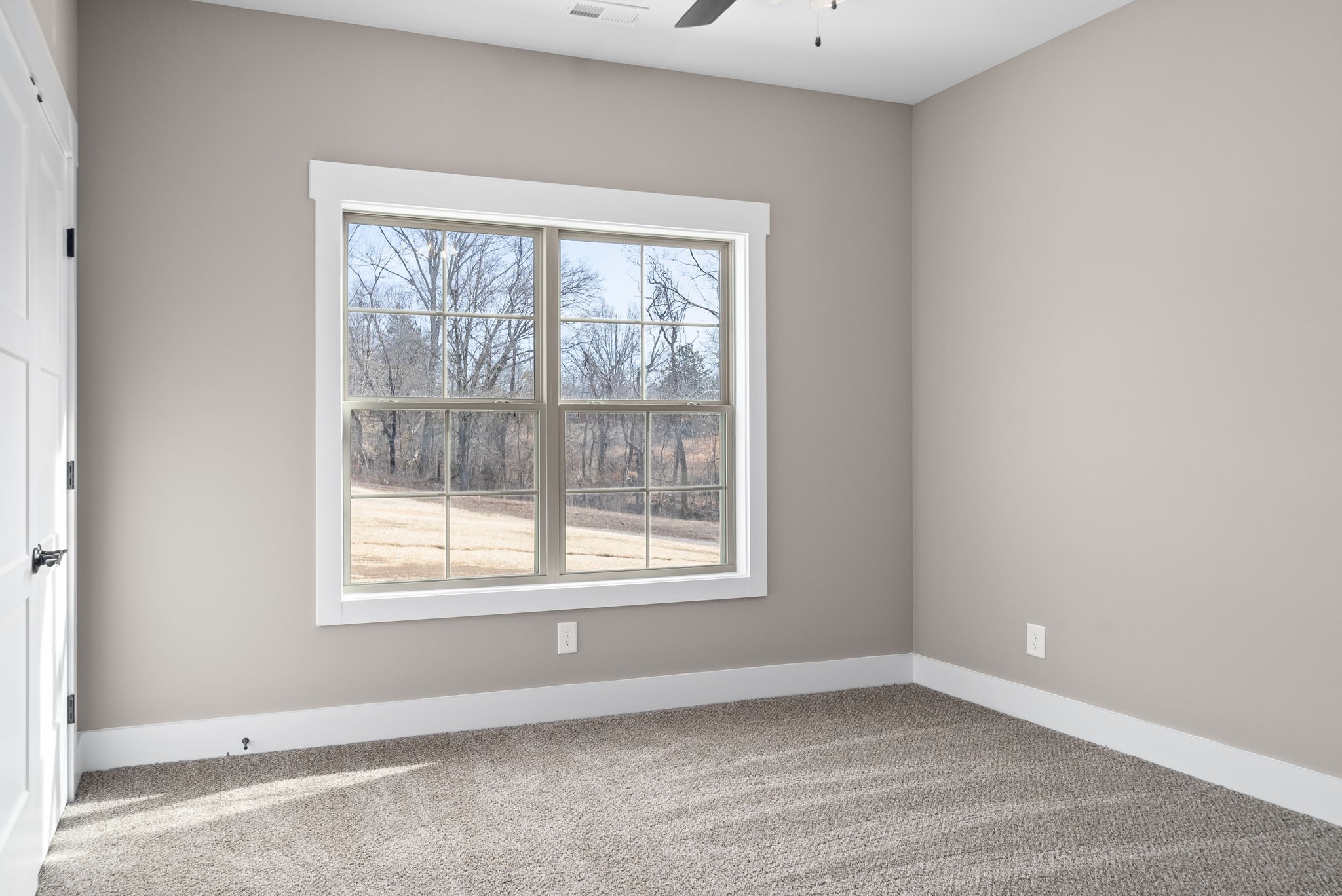 1059 Gratton Road Clarksville, TN 37043 - Photo 21 of 45 an empty room with a window