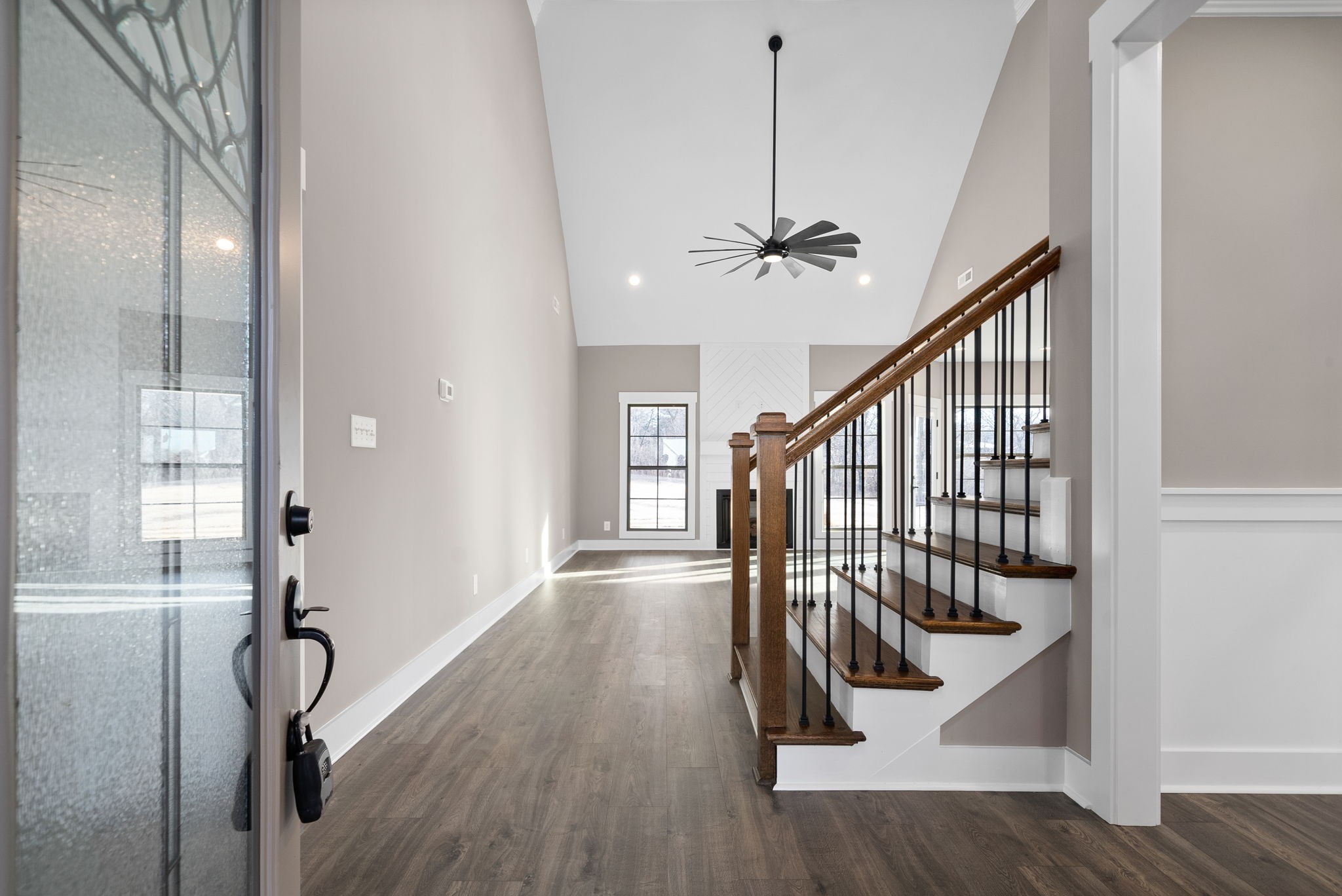 1059 Gratton Road Clarksville, TN 37043 - Photo 3 of 45 a view of entryway and hall with wooden floor