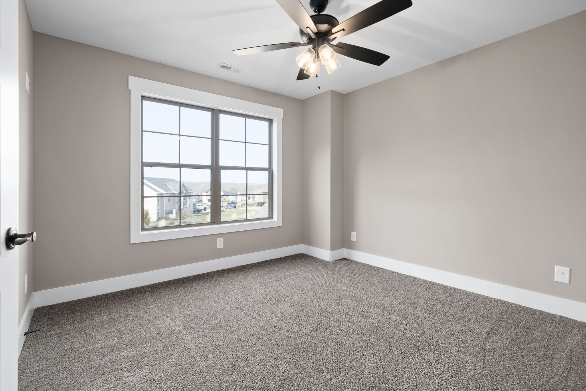 1059 Gratton Road Clarksville, TN 37043 - Photo 32 of 45 an empty room with windows and fan