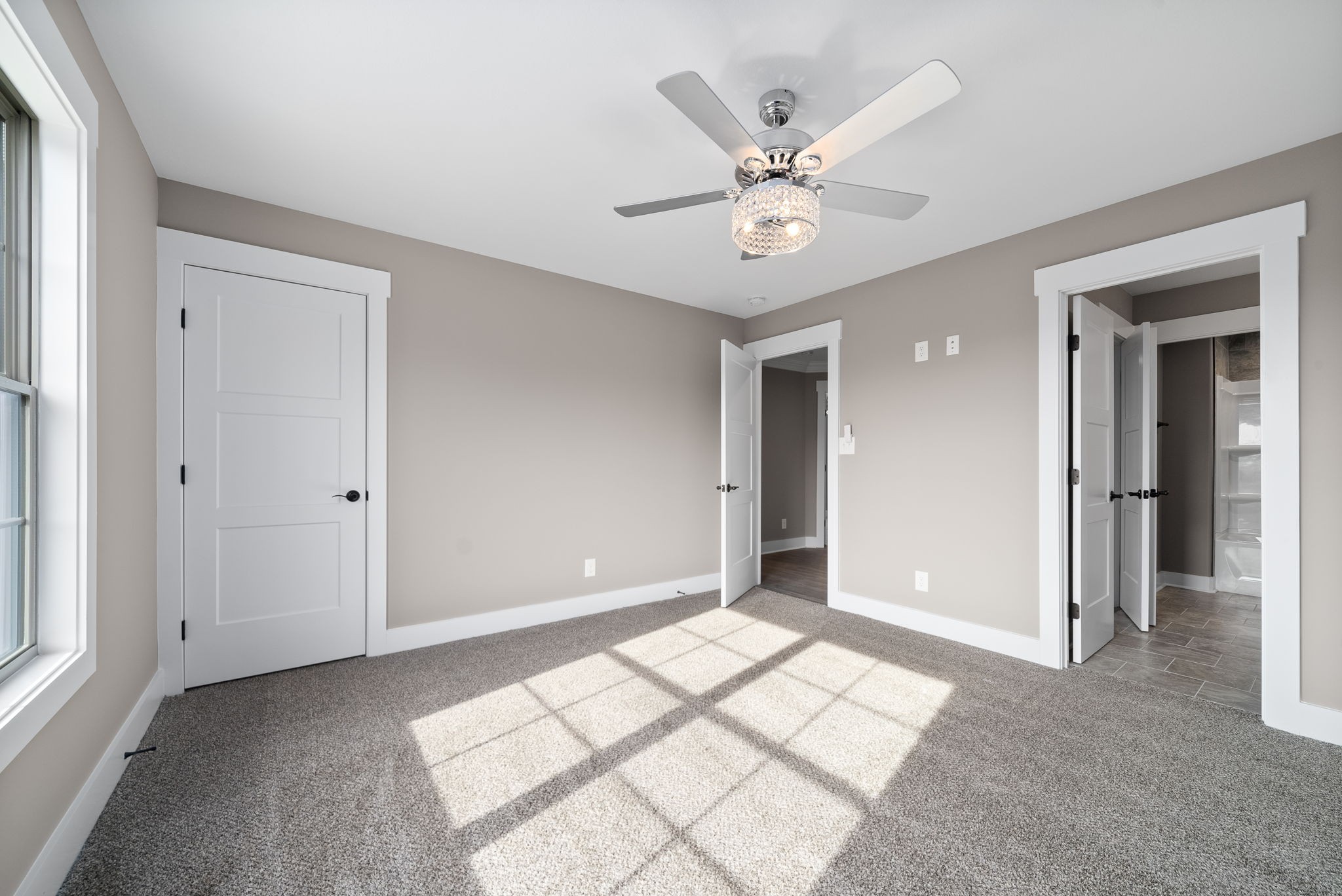 1059 Gratton Road Clarksville, TN 37043 - Photo 35 of 45 a view of a livingroom with a ceiling fan and window
