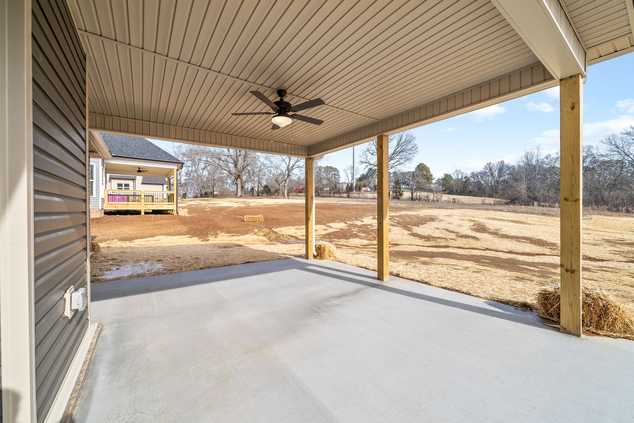 1059 Gratton Road Clarksville, TN 37043 - Photo 38 of 45 a view of an ocean and a balcony
