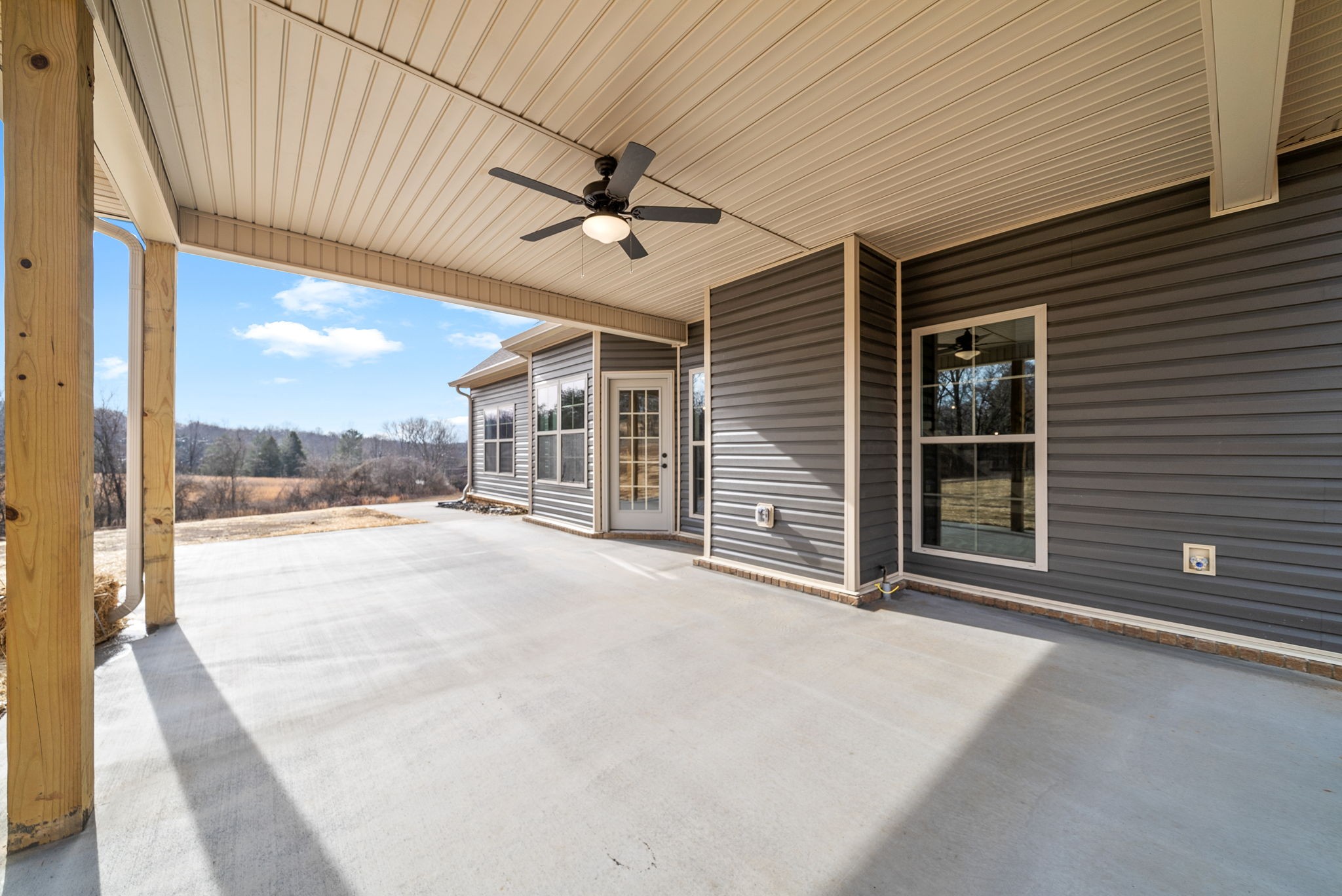 1059 Gratton Road Clarksville, TN 37043 - Photo 39 of 45 a view of a balcony
