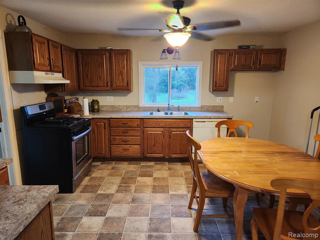3266 Belsay Road Burton, MI 48519 - Photo 5 of 10