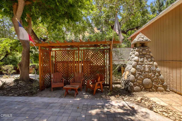 a view of an outdoor space