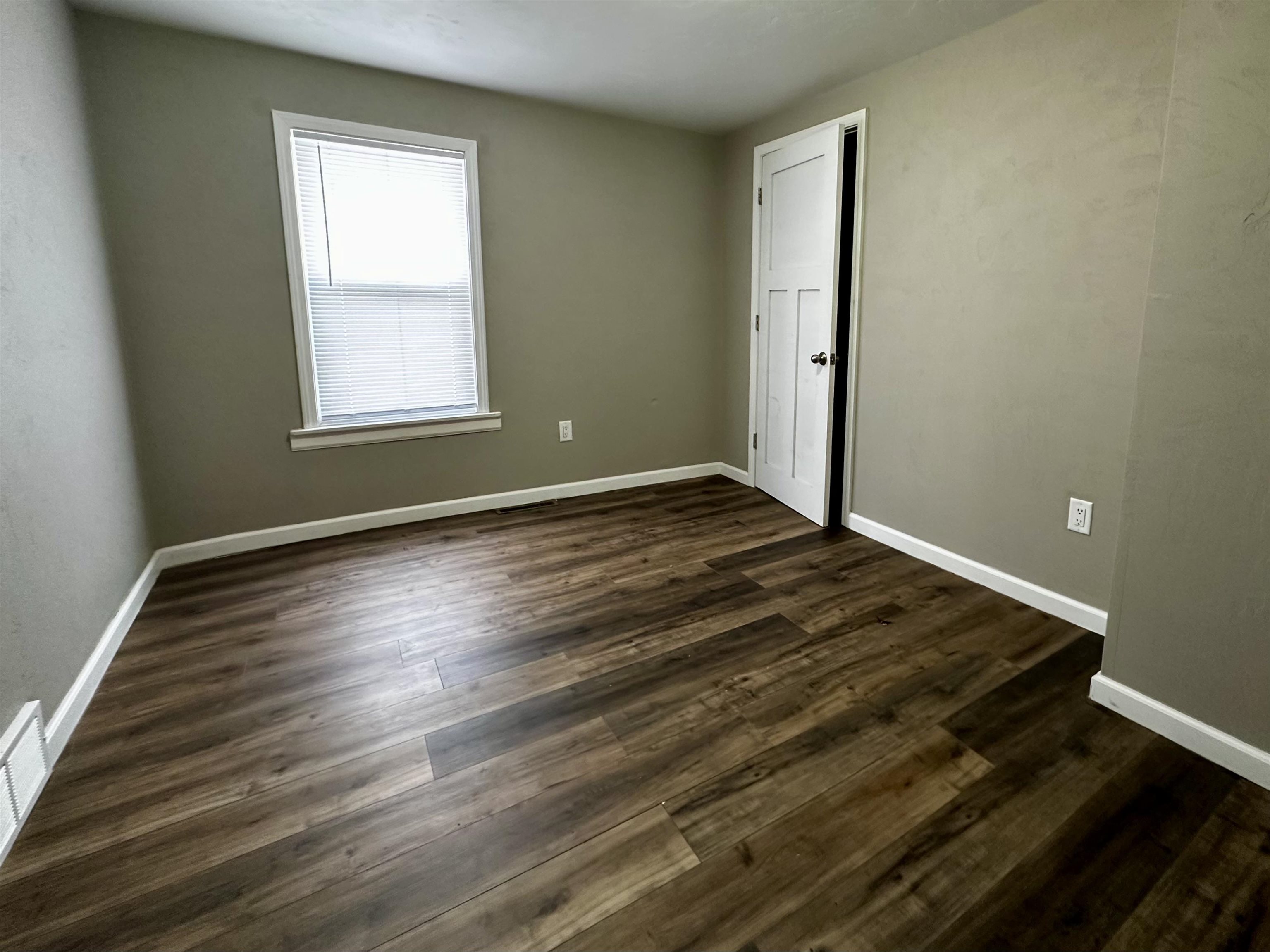 617 Milwaukee Street Menasha, WI 54952 - Photo 12 of 17