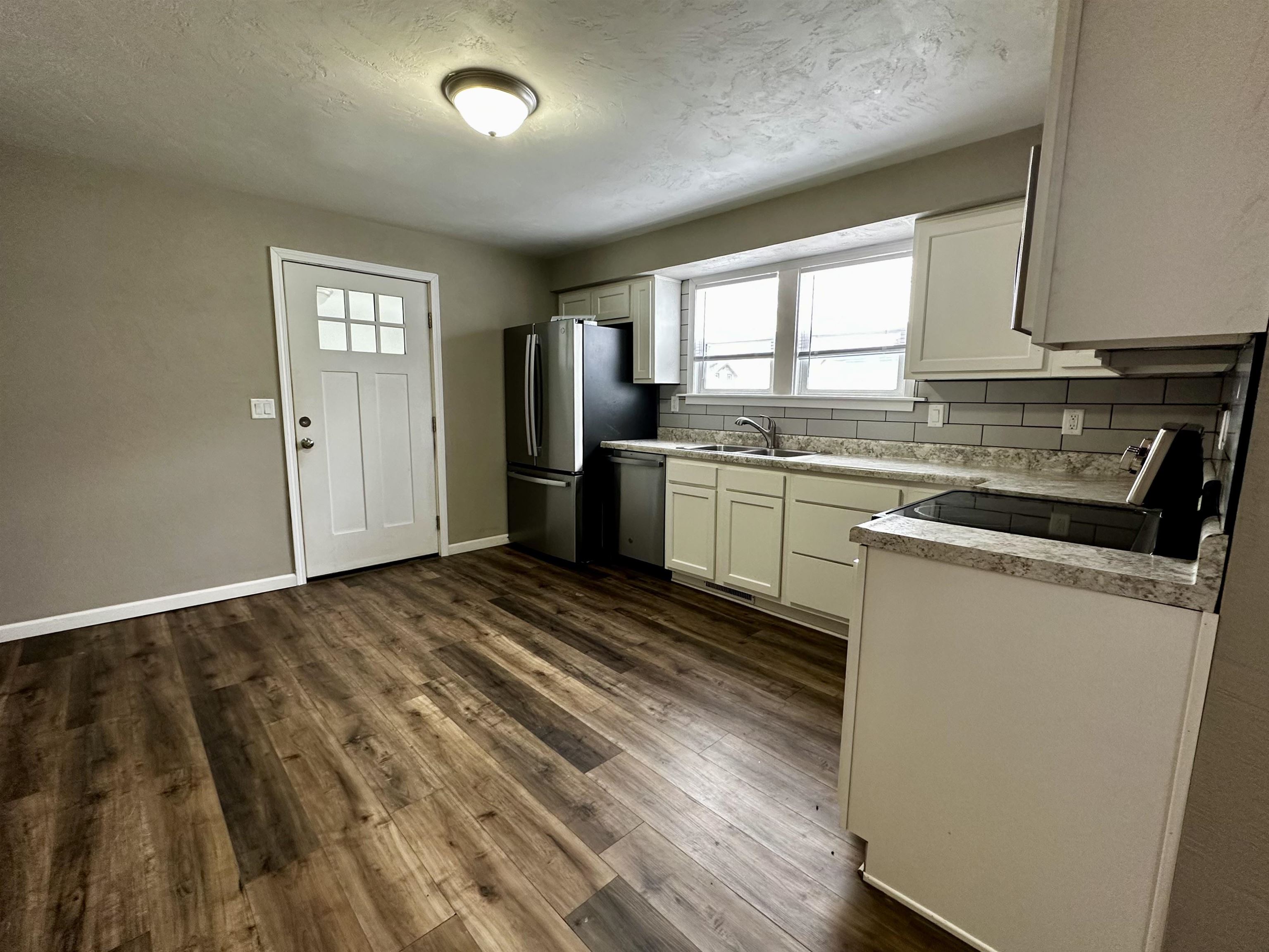 617 Milwaukee Street Menasha, WI 54952 - Photo 6 of 17