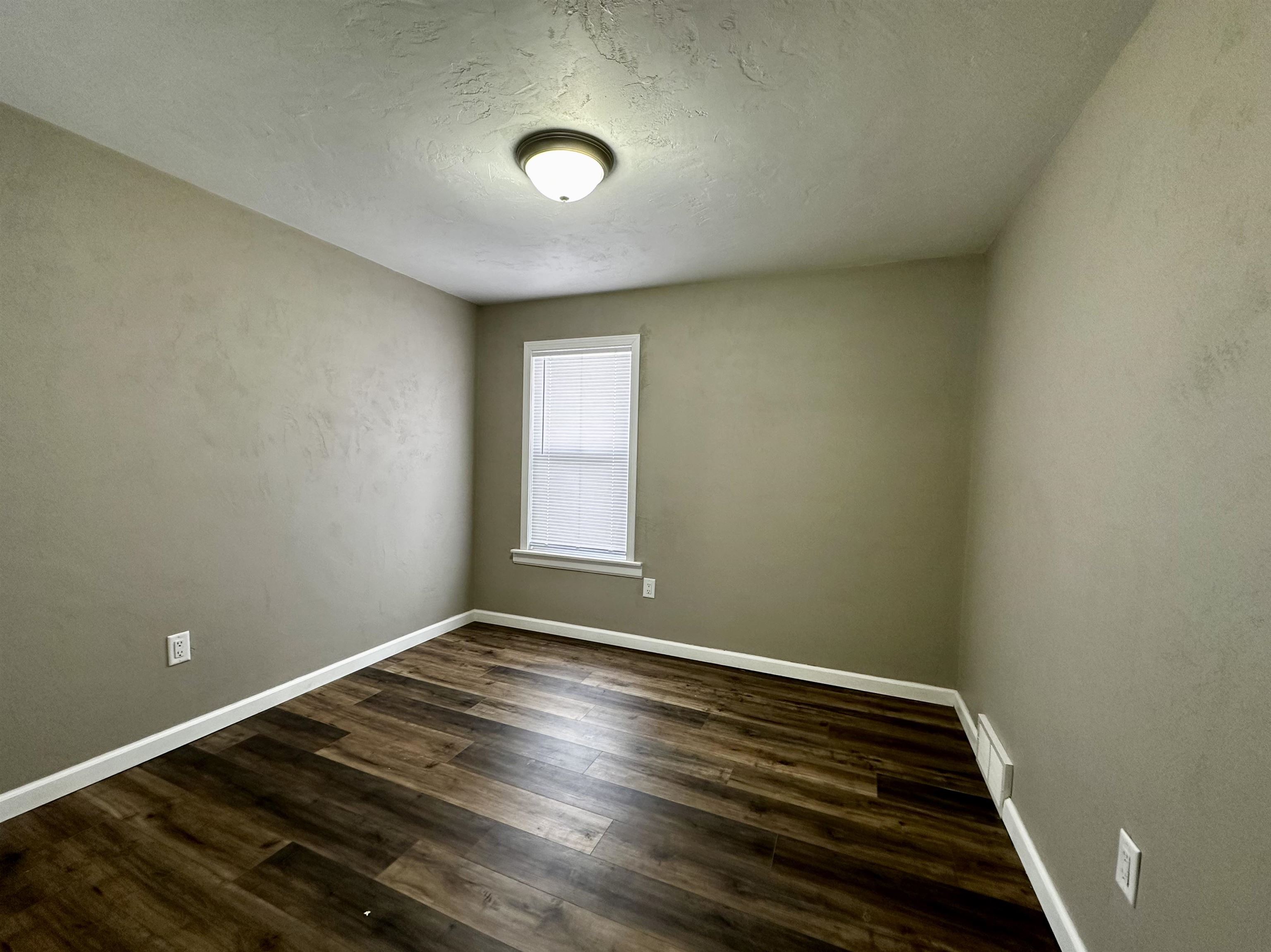 617 Milwaukee Street Menasha, WI 54952 - Photo 8 of 17