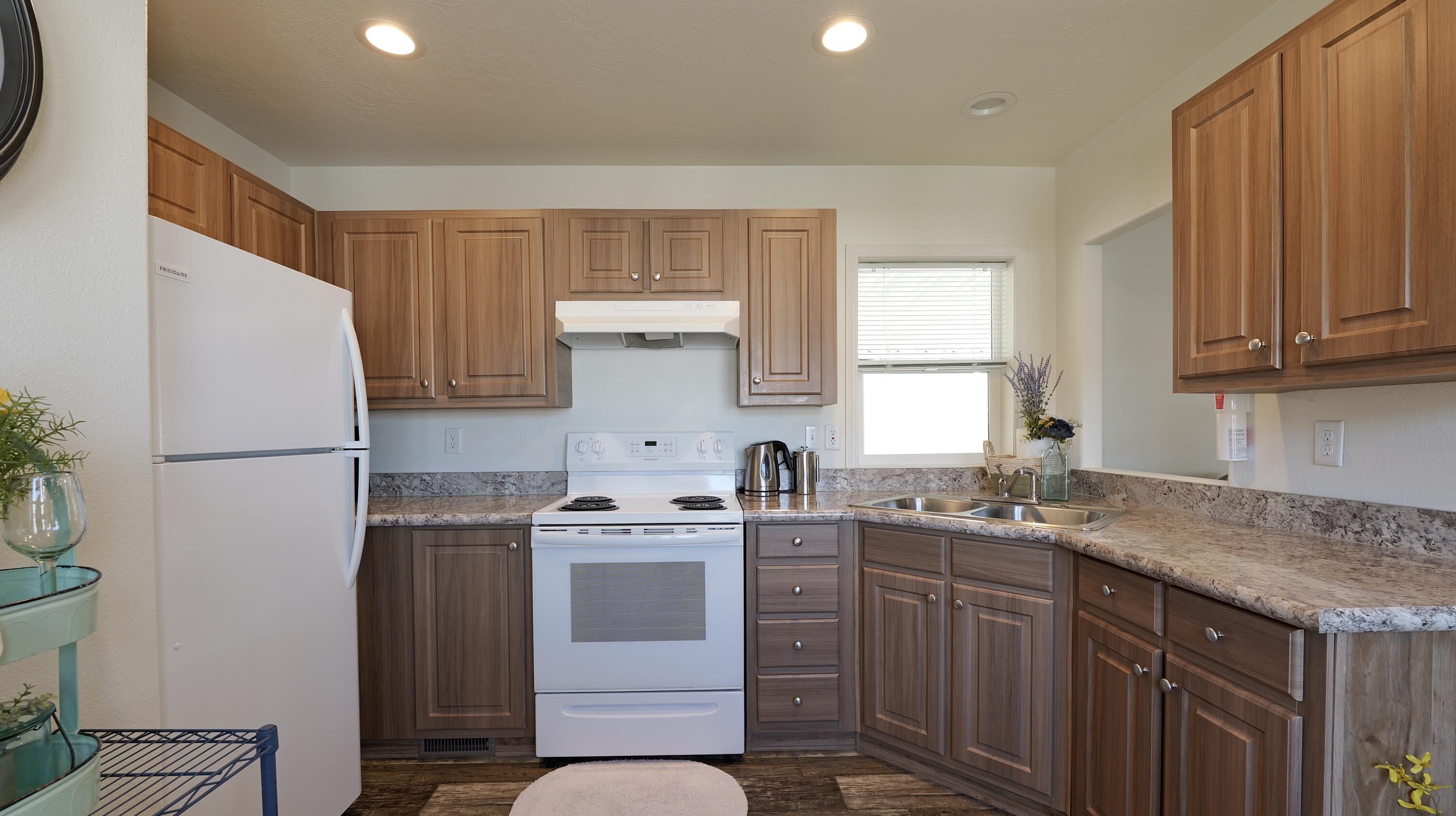 8401 Old Stage Road, Unit 13 Central Point, OR 97502 - Photo 32 of 63 Kitchen