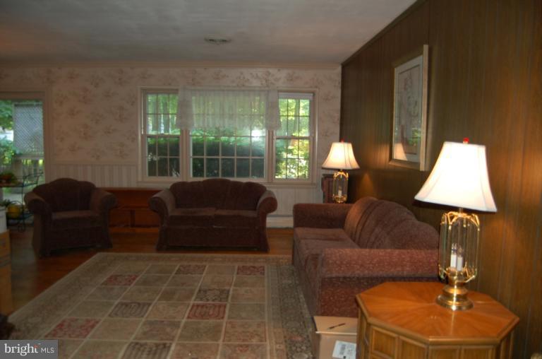 4428 Oaktree Road Rockville, MD 20853 - Photo 3 of 7 Living Room