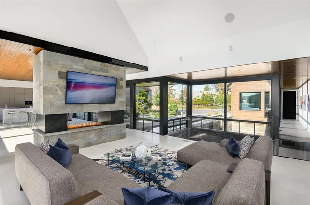 $9,499,000 | 425 Peninsula Ridge, Sunset, SC 29685